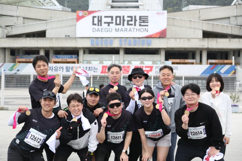 [대구=뉴시스] 대구북부소방서 예방안전과 직원들이 13일 대구스타디움 일대에서 열린 마라톤 대회에 참가했다. (사진=대구북부소방서 제공) 2025.04.13. photo@newsis.com *재판매 및 DB 금지