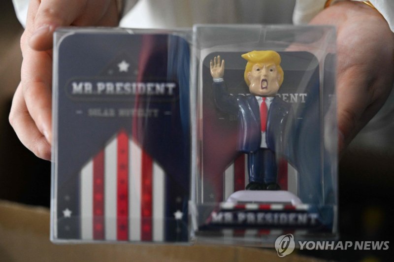 중국의 장난감 공장에서 생산된 트럼프 피규어 (출처=연합뉴스)