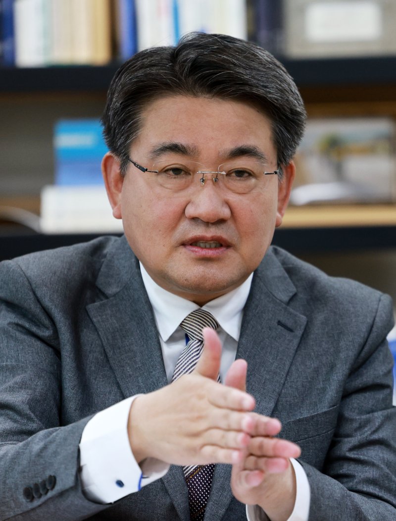 [서울=뉴시스] 고범준 기자 = 오승록 노원구청장이 8일 서울 노원구 노원구청에서 뉴시스와 인터뷰를 하고 있다. 2025.04.14. bjko@newsis.com