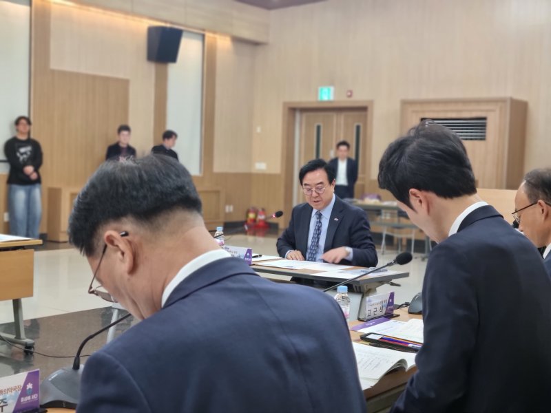 [청주=뉴시스] 11일 충북 청주시 상당구 문화동 충북도청 대회의실에서 충북 RISE(라이즈) 위원회 3차 회의가 열리고 있다.(사진=충북도 제공) 2025.04.11. photo@newsis.com *재판매 및 DB 금지