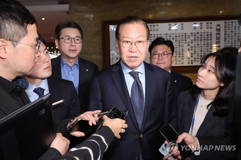 질문에 답하는 권영세 비상대책위원장 (출처=연합뉴스)