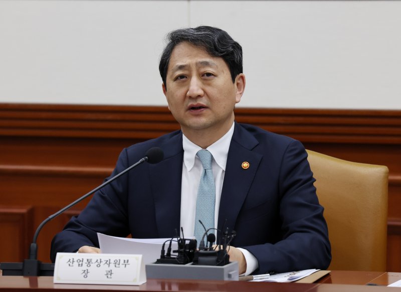 [서울=뉴시스] 배훈식 기자 = 안덕근 산업통상자원부 장관. 2025.03.25. dahora83@newsis.com