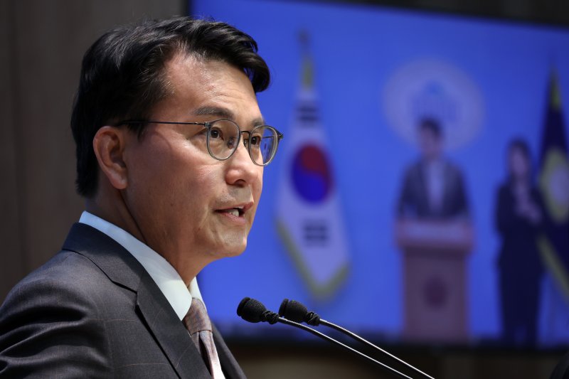 [서울=뉴시스] 조성우 기자 = 윤상현 국민의힘 의원이 3일 오전 서울 여의도 국회 소통관에서 윤석열 대통령 탄핵심판 선고 관련 기자회견을 하고 있다. 2025.04.03. xconfind@newsis.com