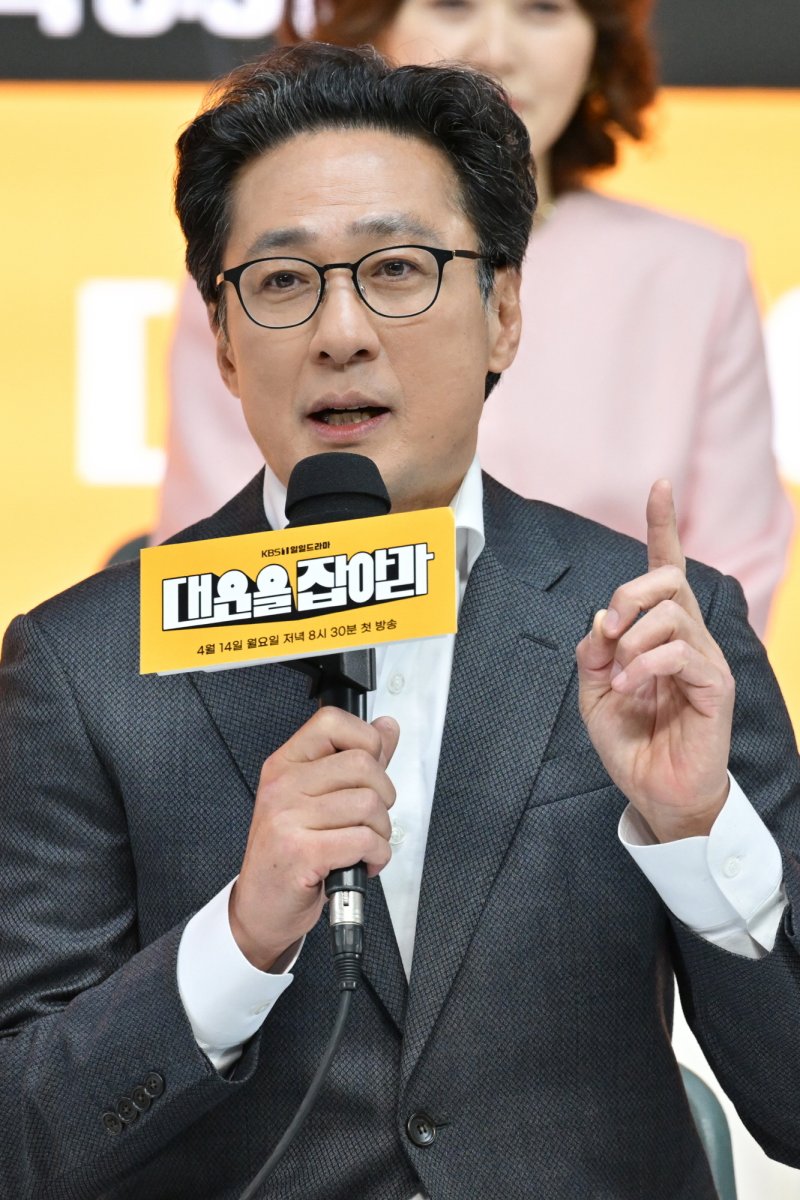손창민 "'대운' 한무철, 연기 스펙트럼 넓은 역이라 도전"