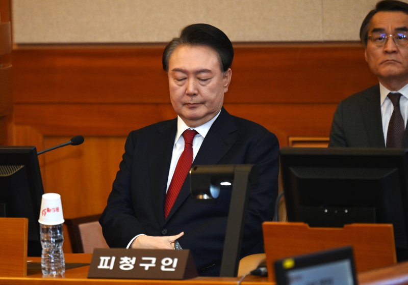 尹, 법정서 직접 혐의 부인 "메시지성 계엄…군정실시·쿠데타와 달라"