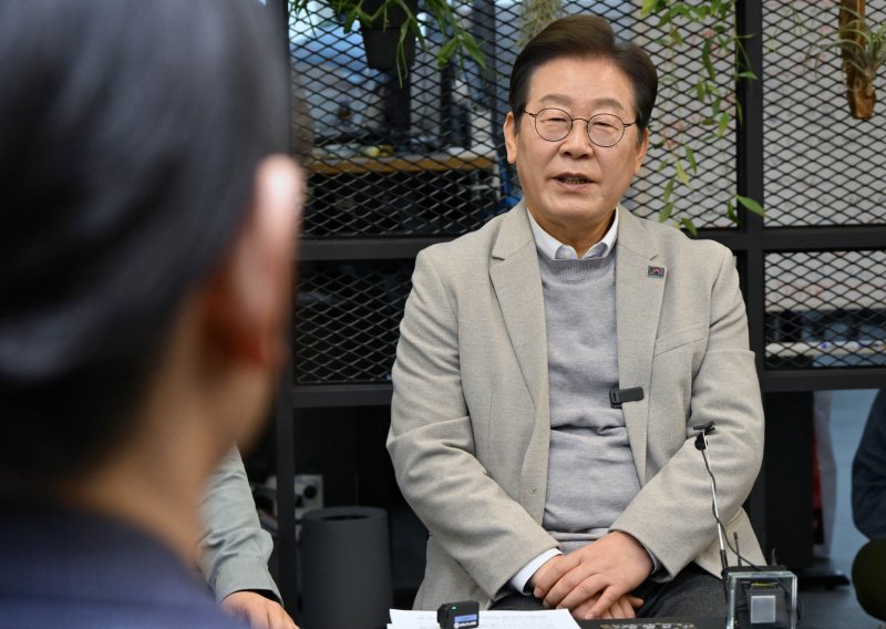 이재명 더불어민주당 대선 예비후보가 14일 서울 강남구 퓨리오사AI에서 모두발언을 하고 있다. 2025.4.14/뉴스1 ⓒ News1 국회사진취재단