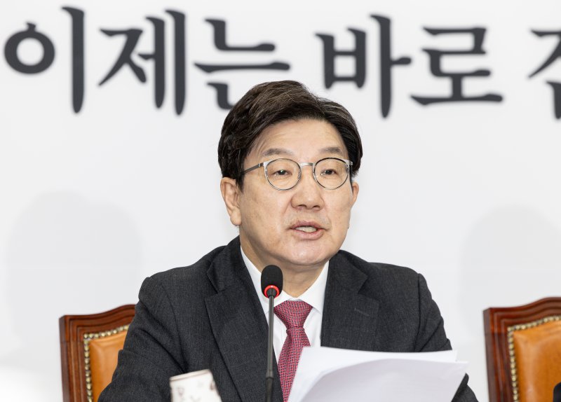 권성동 국민의힘 원내대표가 14일 오전 서울 여의도 국회에서 열린 비상대책위원회의에서 발언을 하고 있다. 2025.4.14/뉴스1 ⓒ News1 이재명 기자