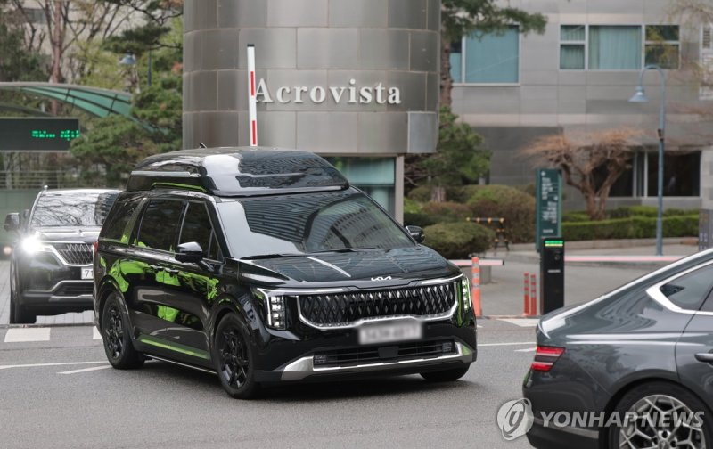 형사재판 출석 위해 사저 나서는 윤석열 전 대통령 (출처=연합뉴스)