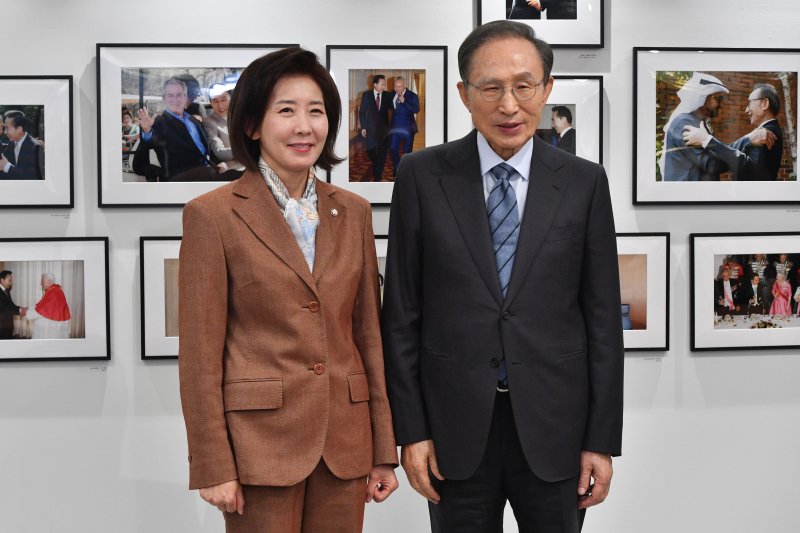 대선 출마를 선언한 나경원 국민의힘 의원이 14일 오후 서울 서초구 이명박 재단을 찾아 이명박 전 대통령을 예방하고 있다. (공동취재) 2025.4.14/뉴스1 ⓒ News1 박세연 기자