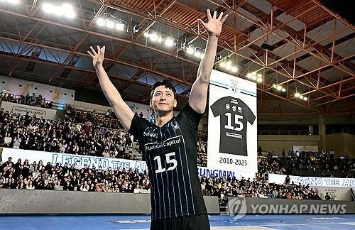은퇴식을 치른 현대캐피탈의 문성민 (출처=연합뉴스)