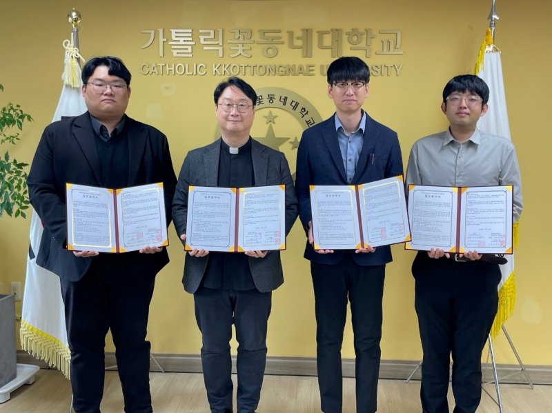 충북 증평군정신건강복지센터는 가톨릭꽃동네대학교생명문화센터, ㈜닥터포레스트, 현대소망의료재단 현대병원과 생명 존중 문화 조성과 지역 정주형 인재 육성을 위한 업무협약을 했다.(증평군 제공)/뉴스1