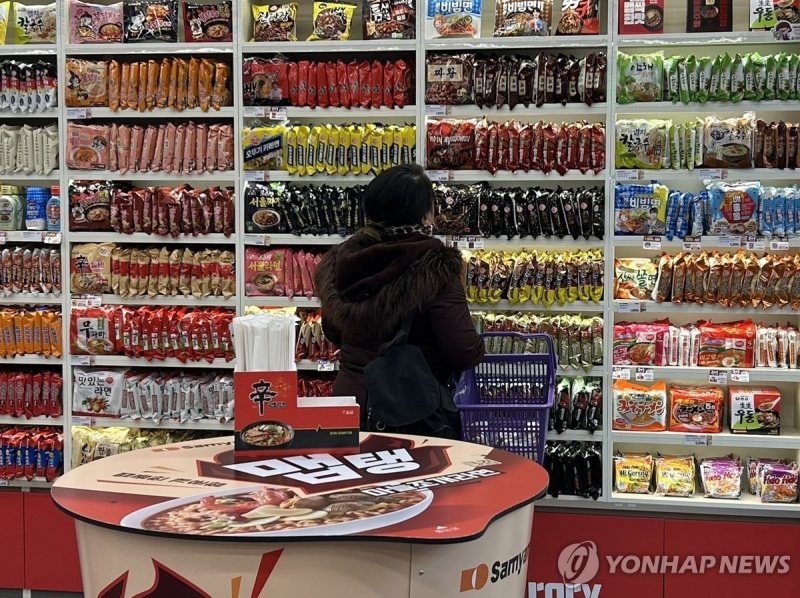 어떤 라면으로 할까 (출처=연합뉴스)