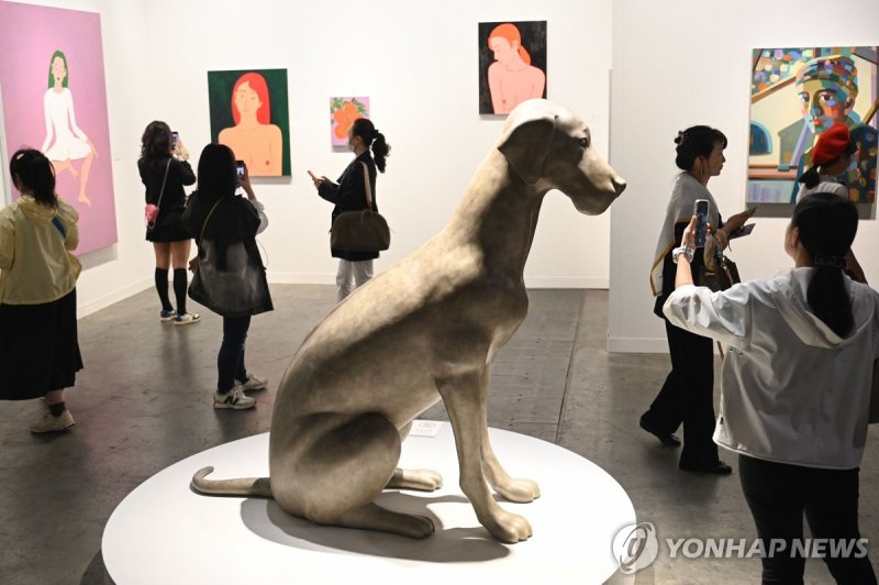 아시아 최대 규모 아트페어인 아트바젤 홍콩의 전시장 모습 (출처=연합뉴스)