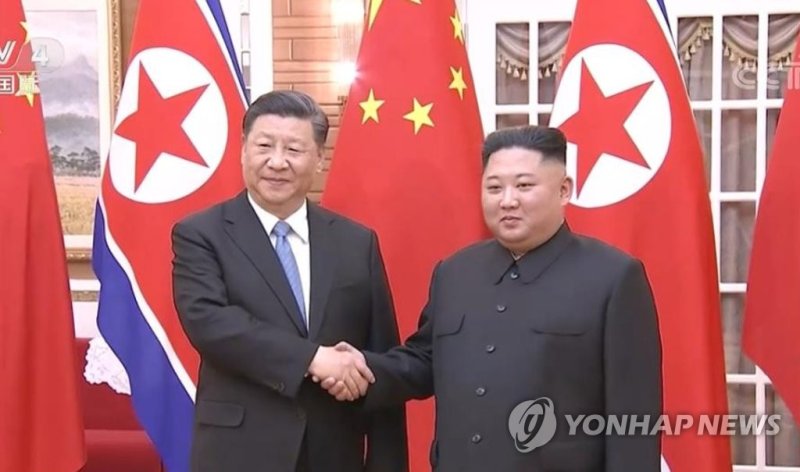 악수하는 북중 정상 (출처=연합뉴스)