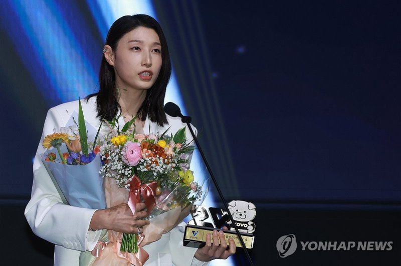 프로배구 여자부 20주년 역대 베스트 7 선정된 김연경 (출처=연합뉴스)