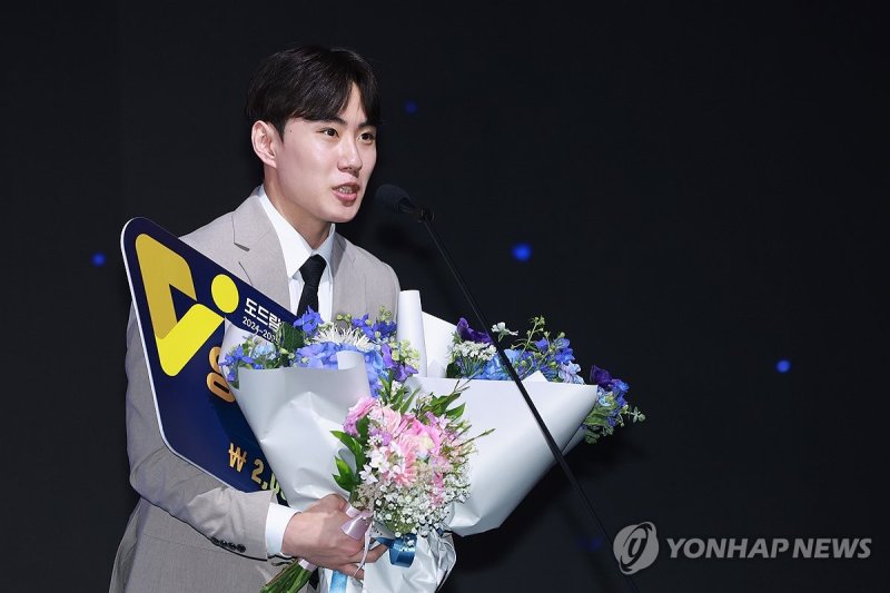 우리카드 한태준, 남자부 영플레이어상 수상 (출처=연합뉴스)