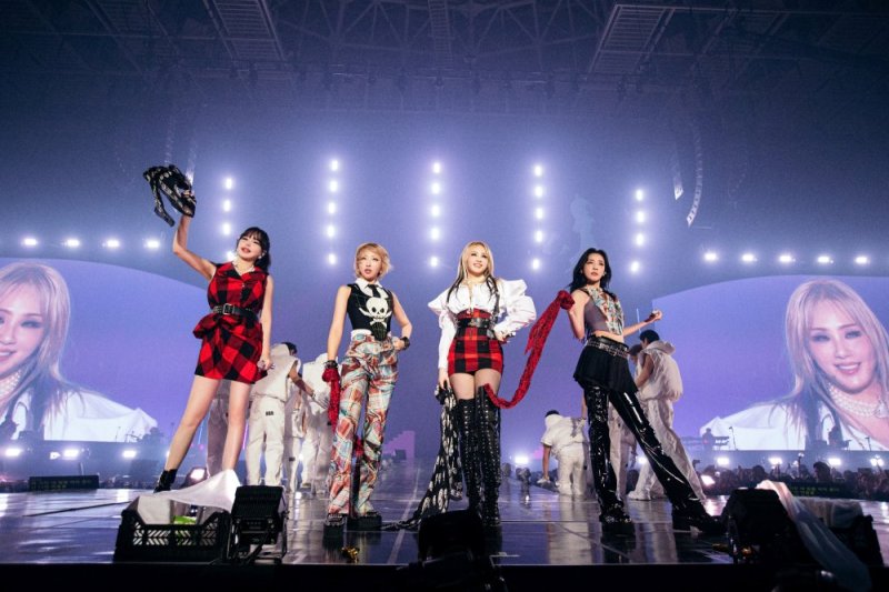 2NE1, 15주년 亞 투어 마침표…12개 도시 27회 공연 22만명 운집