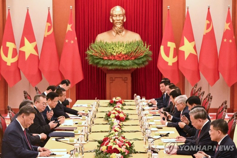 시진핑 중국 국가주석과 또 럼 베트남 공산당 서기장 회담 (출처=연합뉴스)