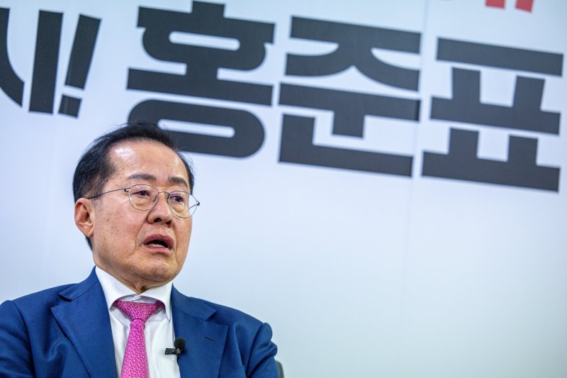 제21대 대통령선거에 출마한 홍준표 전 대구시장이 14일 오후 서울 여의도 선거 캠프 사무실에서 뉴스1과 인터뷰를 하고 있다. 2025.4.14/뉴스1 ⓒ News1 이재명 기자