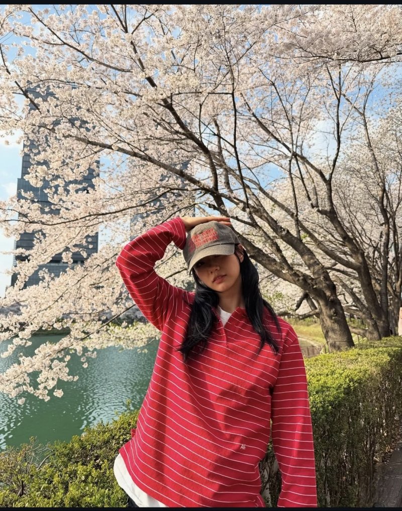 혜리, 벚꽃놀이 인증샷…모자에 가려진 얼굴