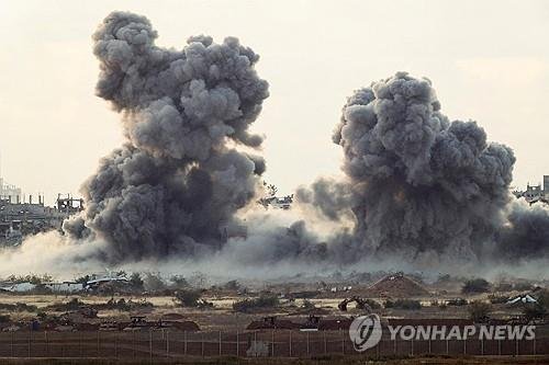 공습 뒤 연기 피어오르는 가자지구 모습 (출처=연합뉴스)