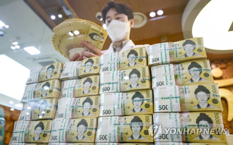 2월 통화량 26조원 늘어…정기 예·적금 등에 자금 유입 (출처=연합뉴스)