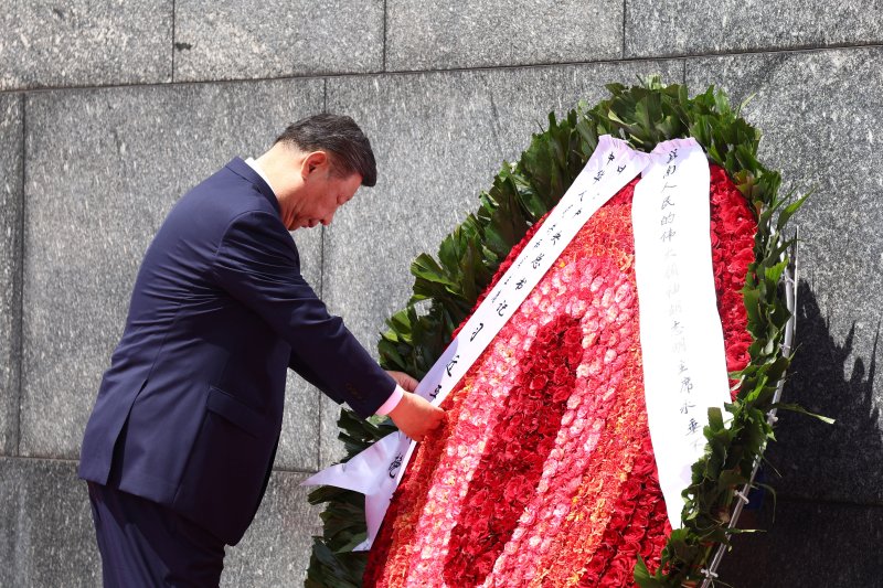 베트남 서열 1~4위 모두 만난 中시진핑...철도&middot;남중국해 개발로 反트럼프 전선 구축 안간힘