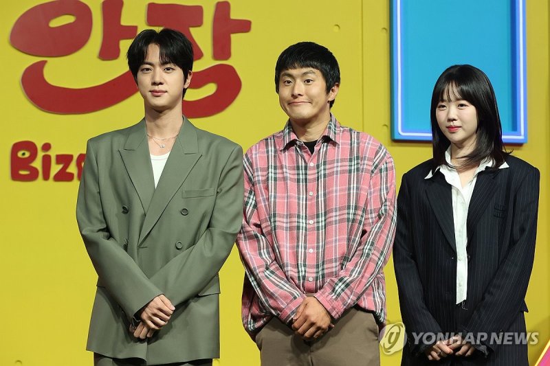 '대환장 기안장' 운영진들 (출처=연합뉴스)