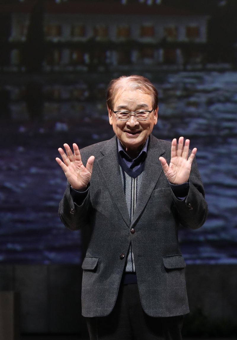 '대리수상' 이순재…"건강 아주 좋아져, 휴식 취하며 회복 중"