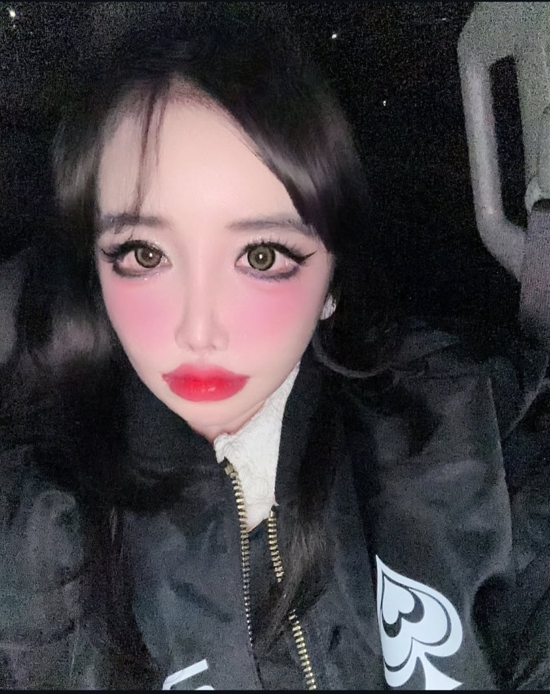 박봄, 핑크빛 블러셔로 과즙미…인형 비주얼