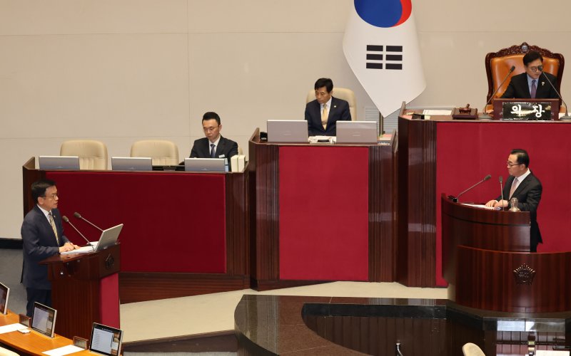 '화들짝' 핵무장설 부인한 정부..민감국가 미궁속