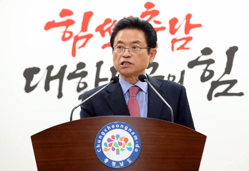 국민의힘 대선 경선 후보로 나선 이철우 경북도지사가 15일 오후 충남도청에서 열린 기자간담회에 참석해 발언하고 있다. 2025.4.15/뉴스1 ⓒ News1 공정식 기자