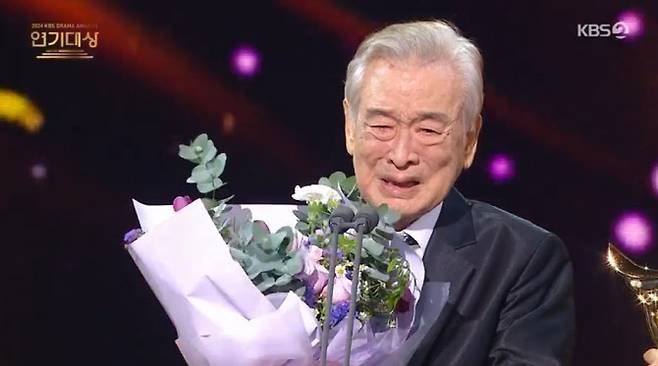 이순재, 거동 불편해 시상식 불참…"휴식 취하며 회복 중"