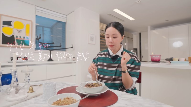 '섹시퀸' 엄정화, "56세 몸매·피부 맞아?"…비결은 이 음식