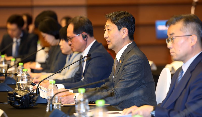 [서울=뉴시스] 홍효식 기자 = 안덕근 산업통상자원부 장관이 30일 오전 서울 중구 대한상공회의소에서 열린 제13차 한·일·중 경제통상장관회의에서 발언하고 있다. 2025.03.30. yesphoto@newsis.com