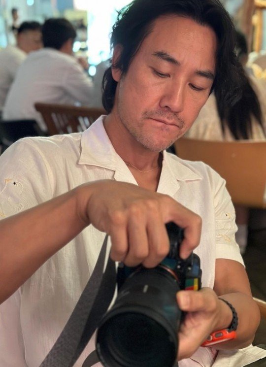 엄태웅, 8년 만에 공식석상 깜짝 등장
