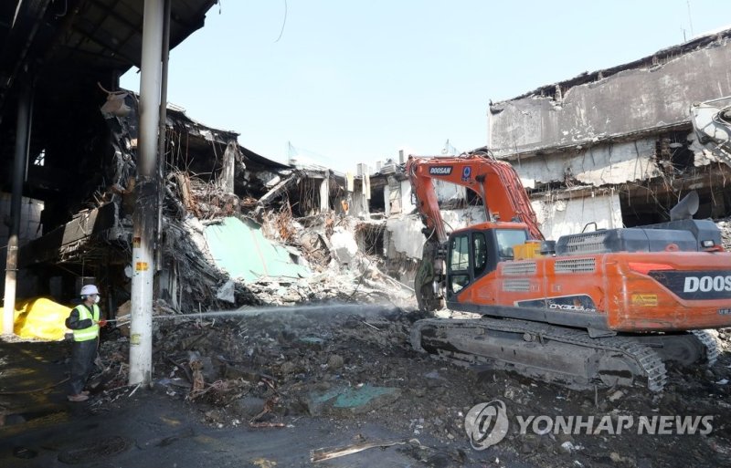 서문시장 철거작업 시작 (출처=연합뉴스)