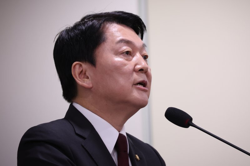 안철수 "외부 수혈은 국민 속이는 것…필요한 건 반성과 혁신"