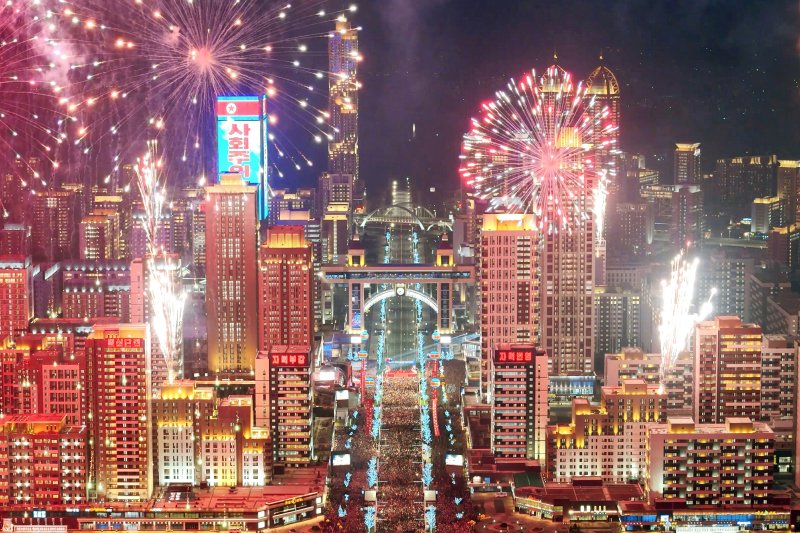 김정은.김여정의 변신?..무력시위 대신 뉴타운 홍보