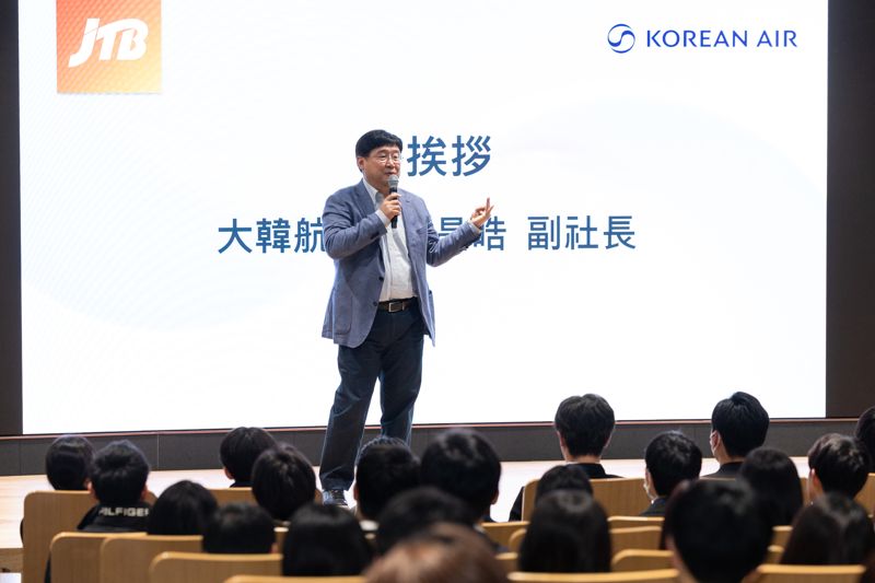 15일 JTB 신입직원 견학 행사에서 최정호 대한항공 영업총괄 부사장이 발언을 하고 있다. 대한항공 제공