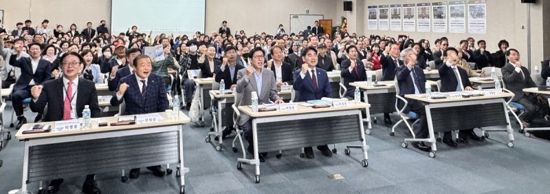 '부산 글로벌허브시대! 부산 특별법이 답이다' 토론회 (출처=연합뉴스)