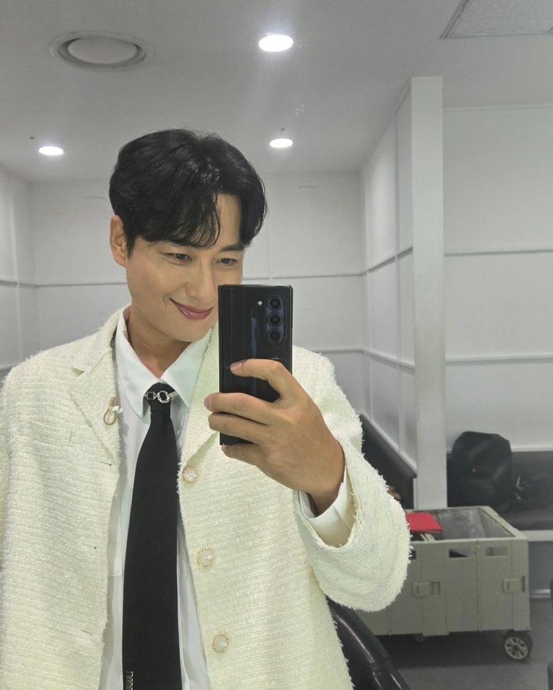 이지훈, 10년째 피부질환 투병 "말 못한 사연은…"