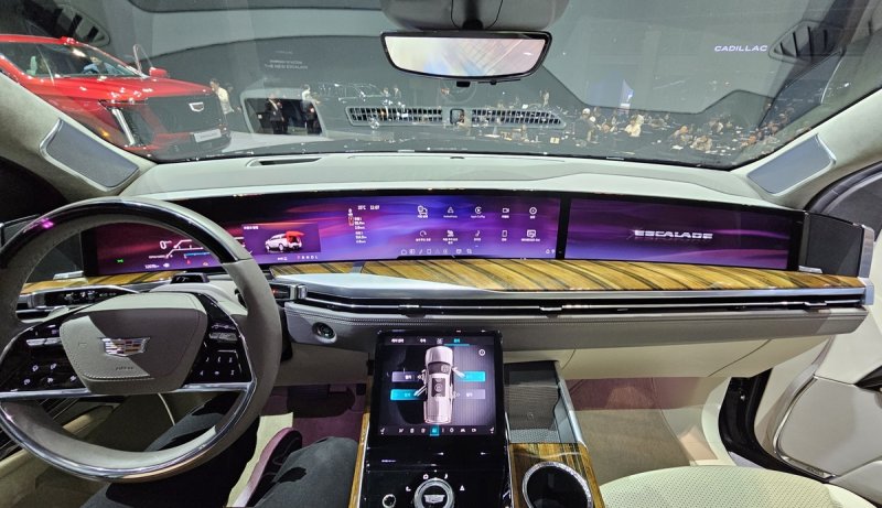 55인치 커브드 발광다이오드(LED) 화면 장착된 더 뉴 에스컬레이드 (출처=연합뉴스)