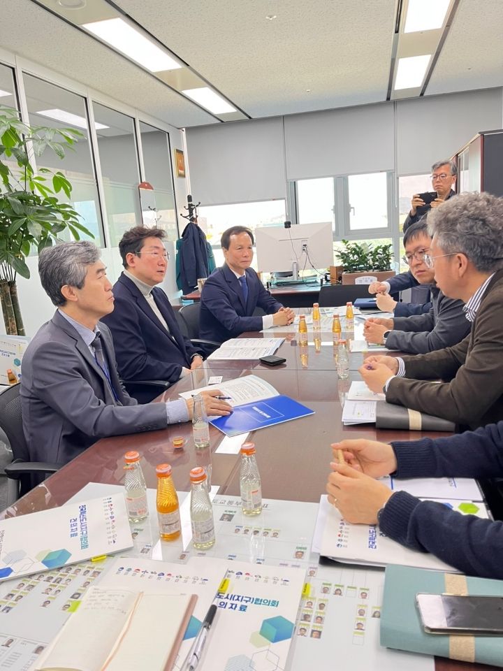 원강수 원주시장, 국토부에 혁신도시 활성화 공동건의문 전달
