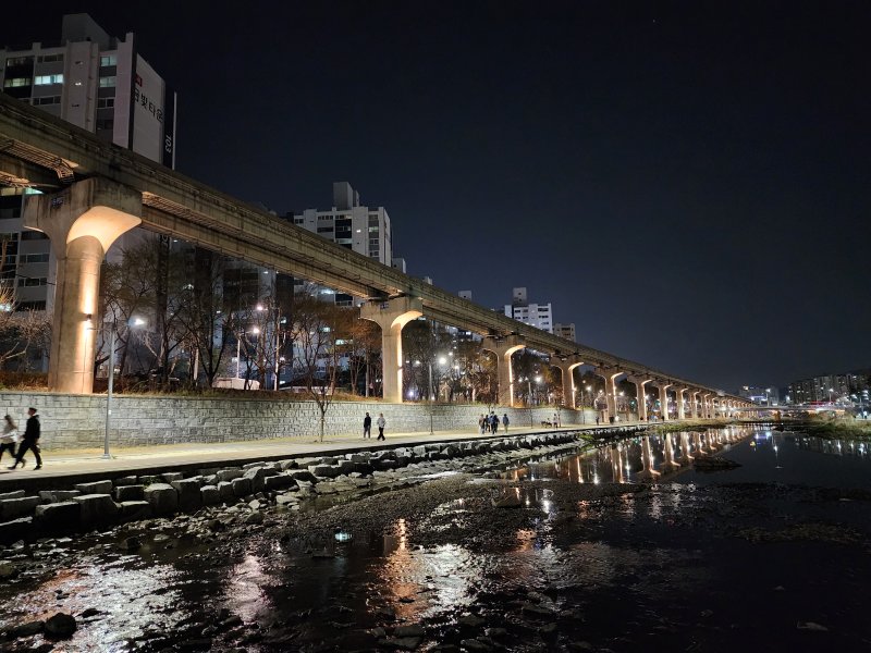 [대구=뉴시스] 대구 북구 팔거천 산책로. (사진=대구 북구 제공) 2025.04.16. photo@newsis.com *재판매 및 DB 금지