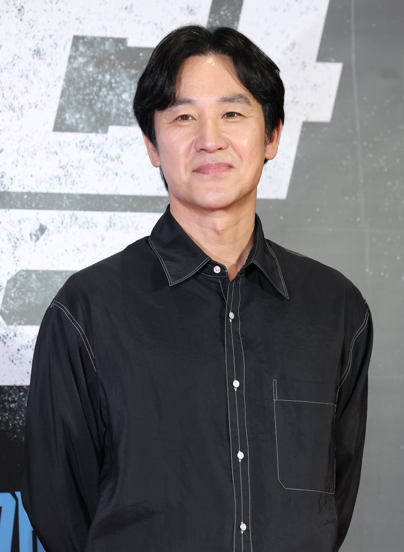 '사생활 논란' 엄태웅, 8년만에 공식석상 등장…여론은 냉랭 [N이슈]