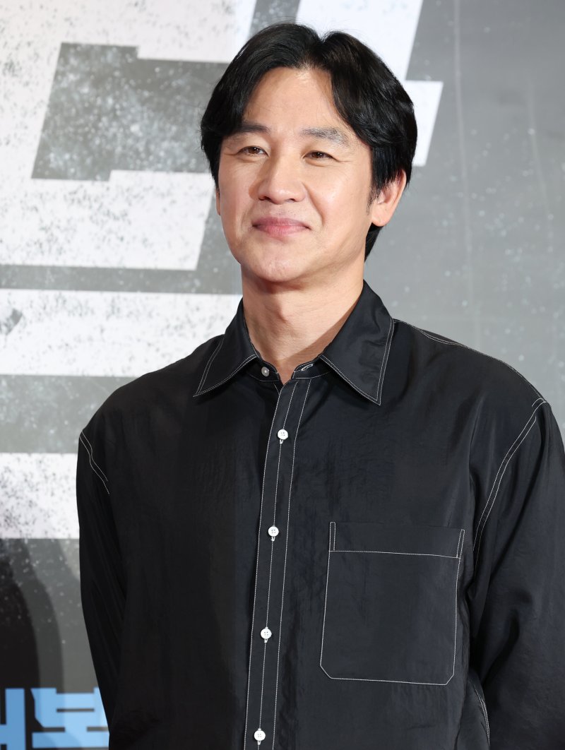 '사생활 논란' 엄태웅, 8년만에 공식석상 등장…여론은 냉랭 [N이슈]
