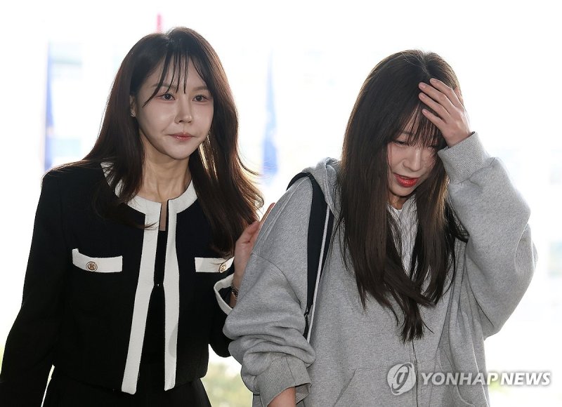 강남경찰서 향하는 쯔양 (출처=연합뉴스)