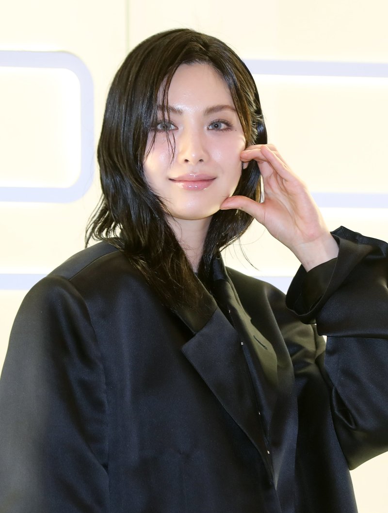 '선우 저격' 나나, 악플 고충 속 경사 터졌다