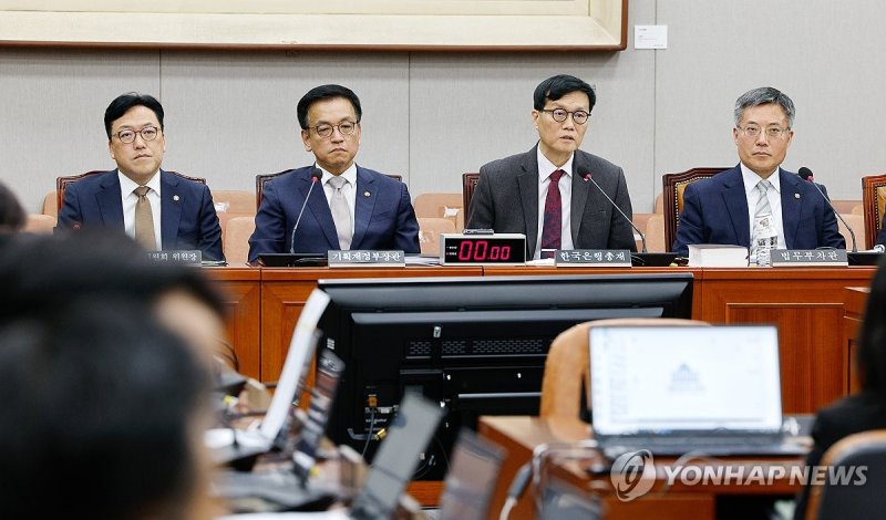 의원 질의에 답변하는 이창용 한국은행 총재 (출처=연합뉴스)